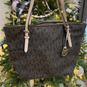 Michael Kors label shoulder bag